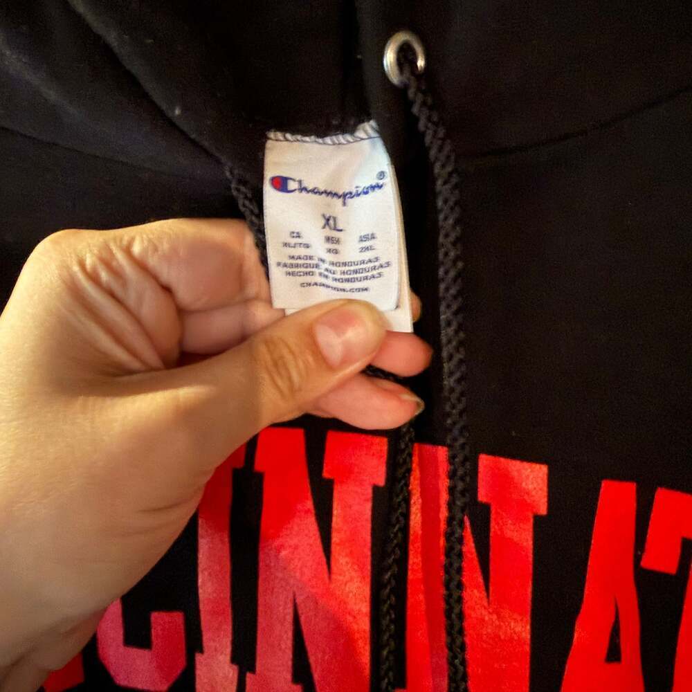 Cincinnati Bearcats Hoodie Black Pullover Long Sleeve Champion size large - Picture 4 of 4